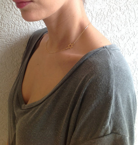 Hollow Out Star Short Necklace