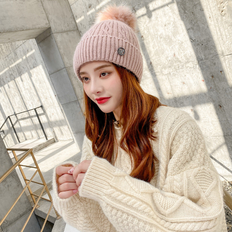 Autumn and winter Korean sweet and lovely pearl hat brim V letter wool ball Knitted Warm thread hat